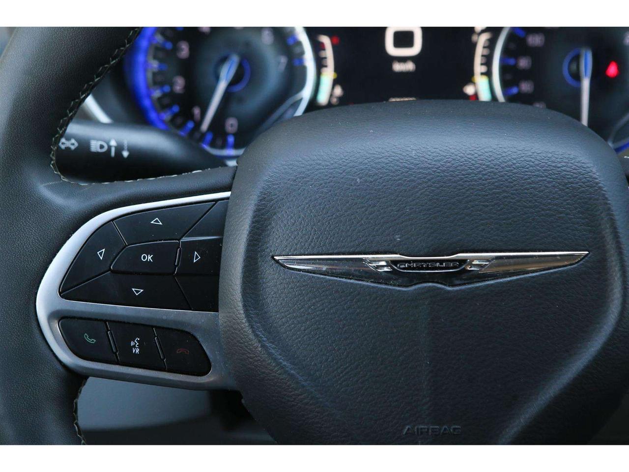 2023 Chrysler Pacifica Touring L  AWD Photo