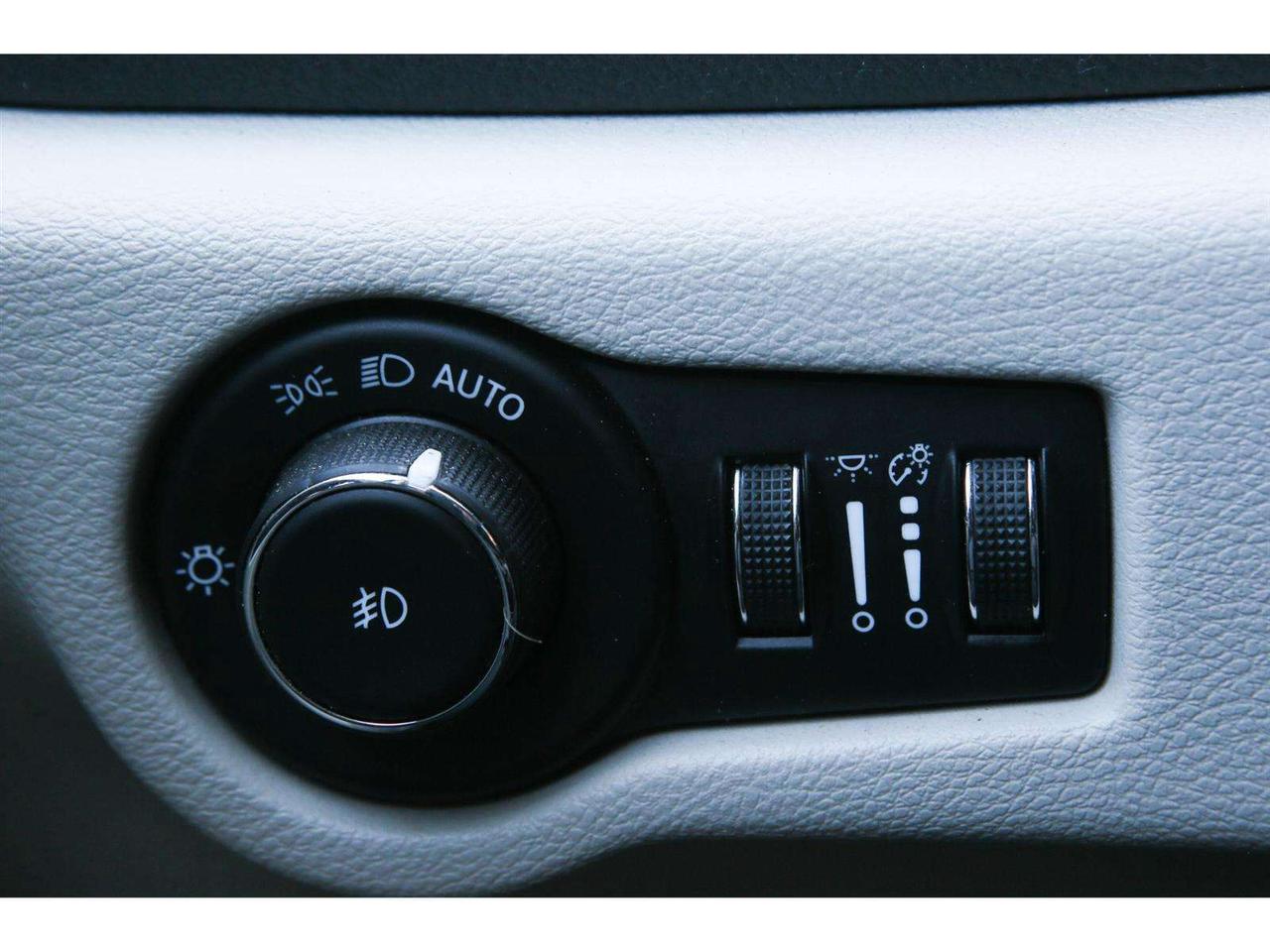 2023 Chrysler Pacifica Touring L  AWD Photo