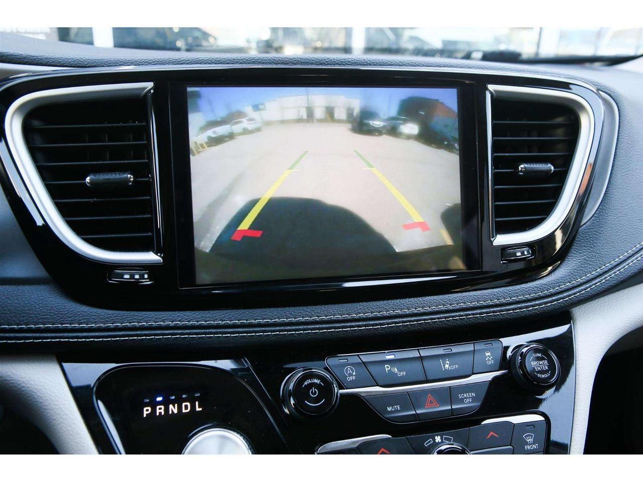 2023 Chrysler Pacifica Touring L  AWD Photo