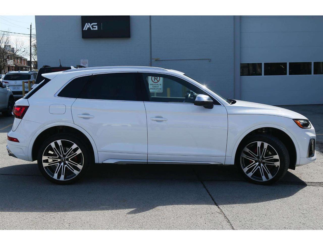 2024 Audi SQ5 3.0T Progressiv Quattro   Panoramic Roof   21'' Mu Photo