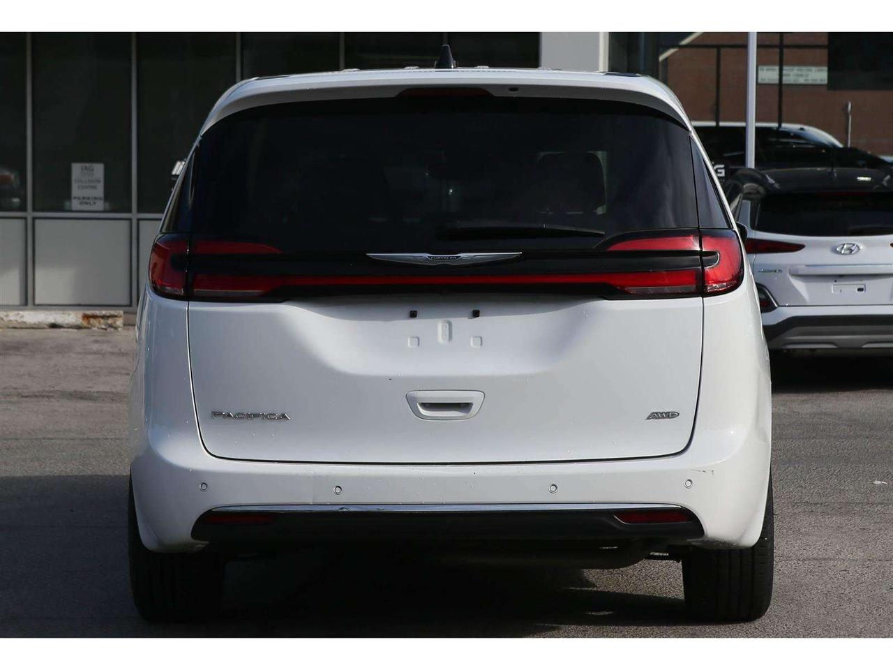 2023 Chrysler Pacifica TOURING L AWD Photo