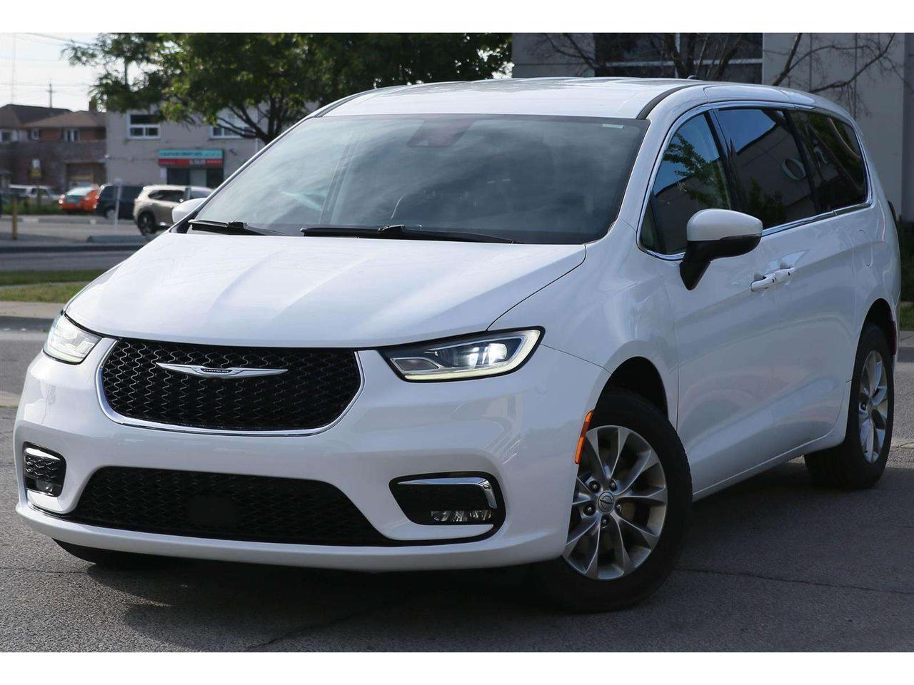 2023 Chrysler Pacifica TOURING L AWD Photo2