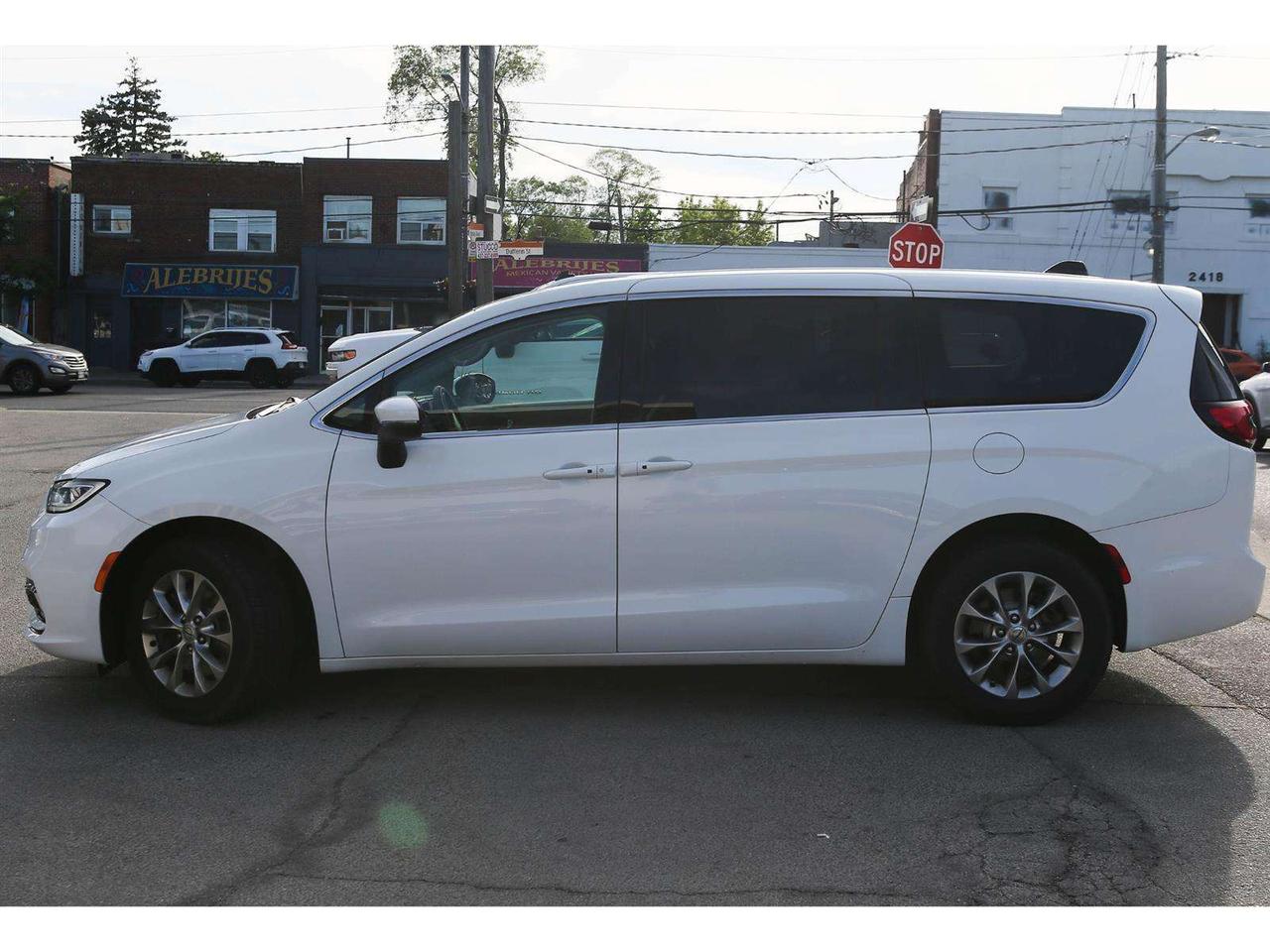 2023 Chrysler Pacifica TOURING L AWD Photo