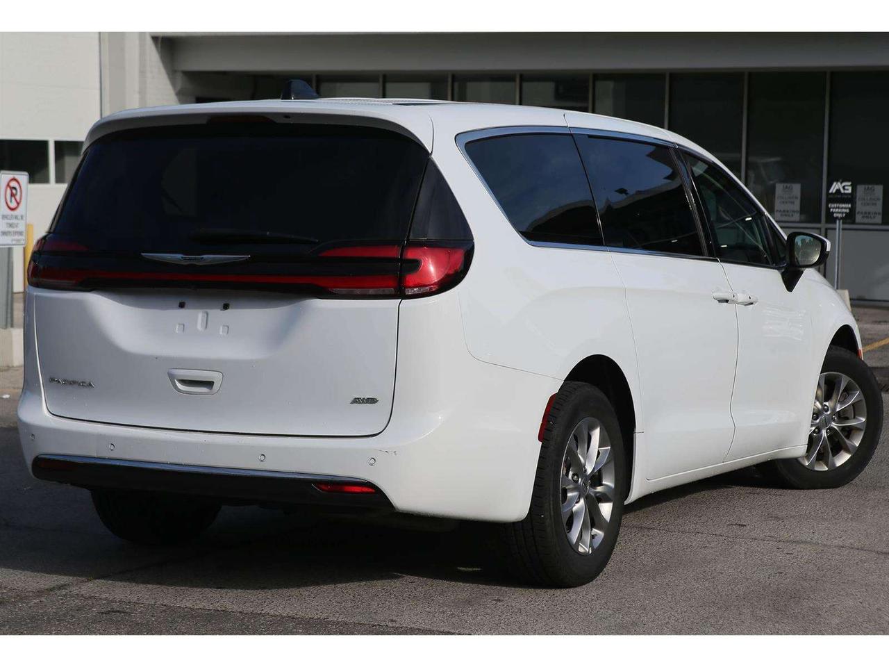 2023 Chrysler Pacifica TOURING L AWD Photo