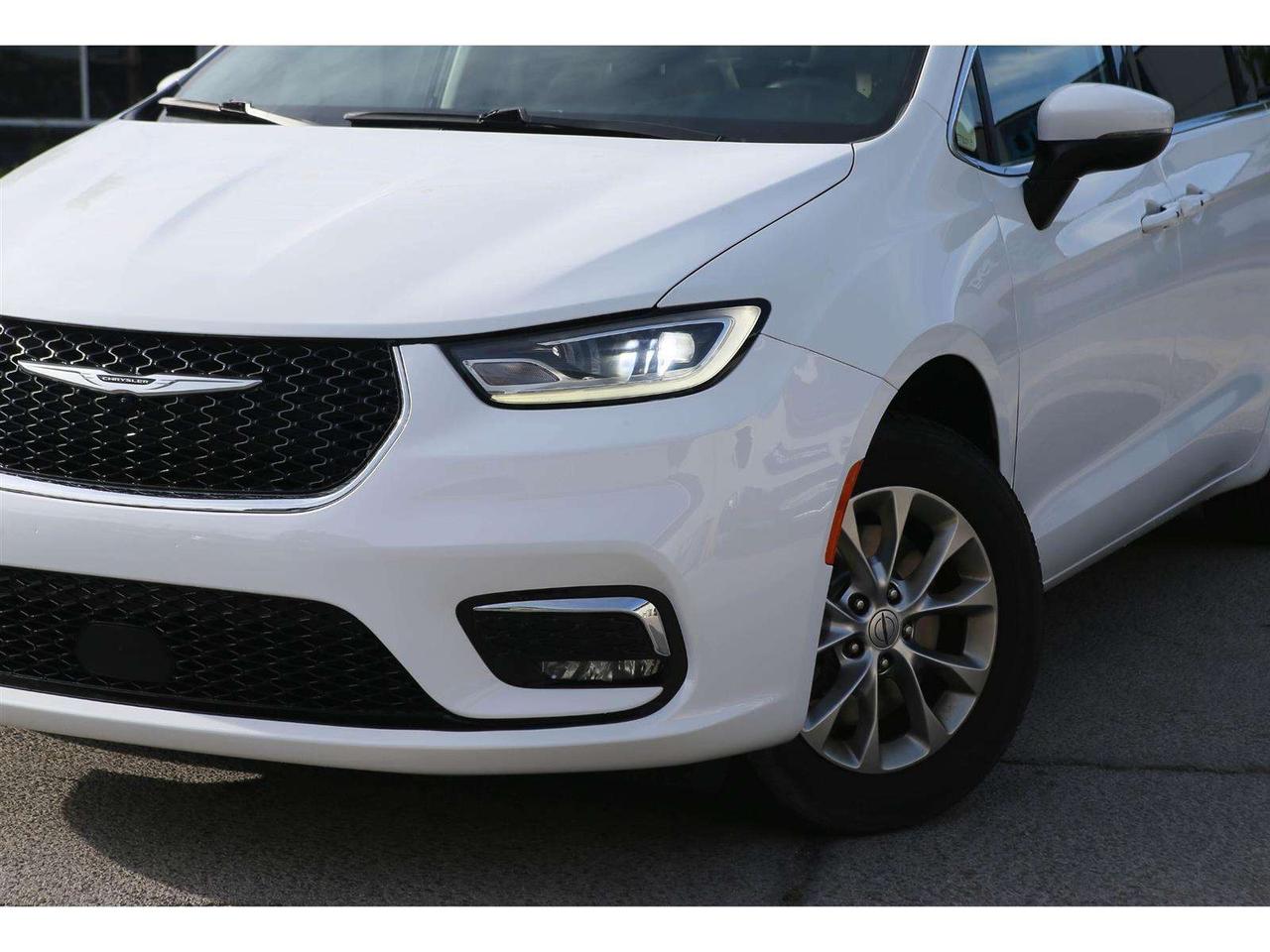 2023 Chrysler Pacifica TOURING L AWD Photo