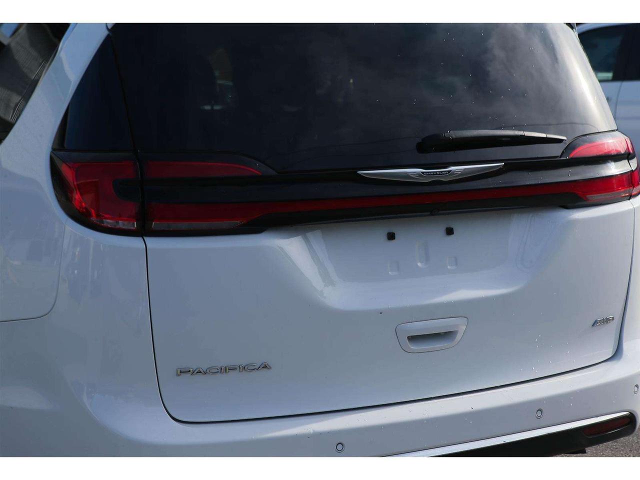2023 Chrysler Pacifica TOURING L AWD Photo
