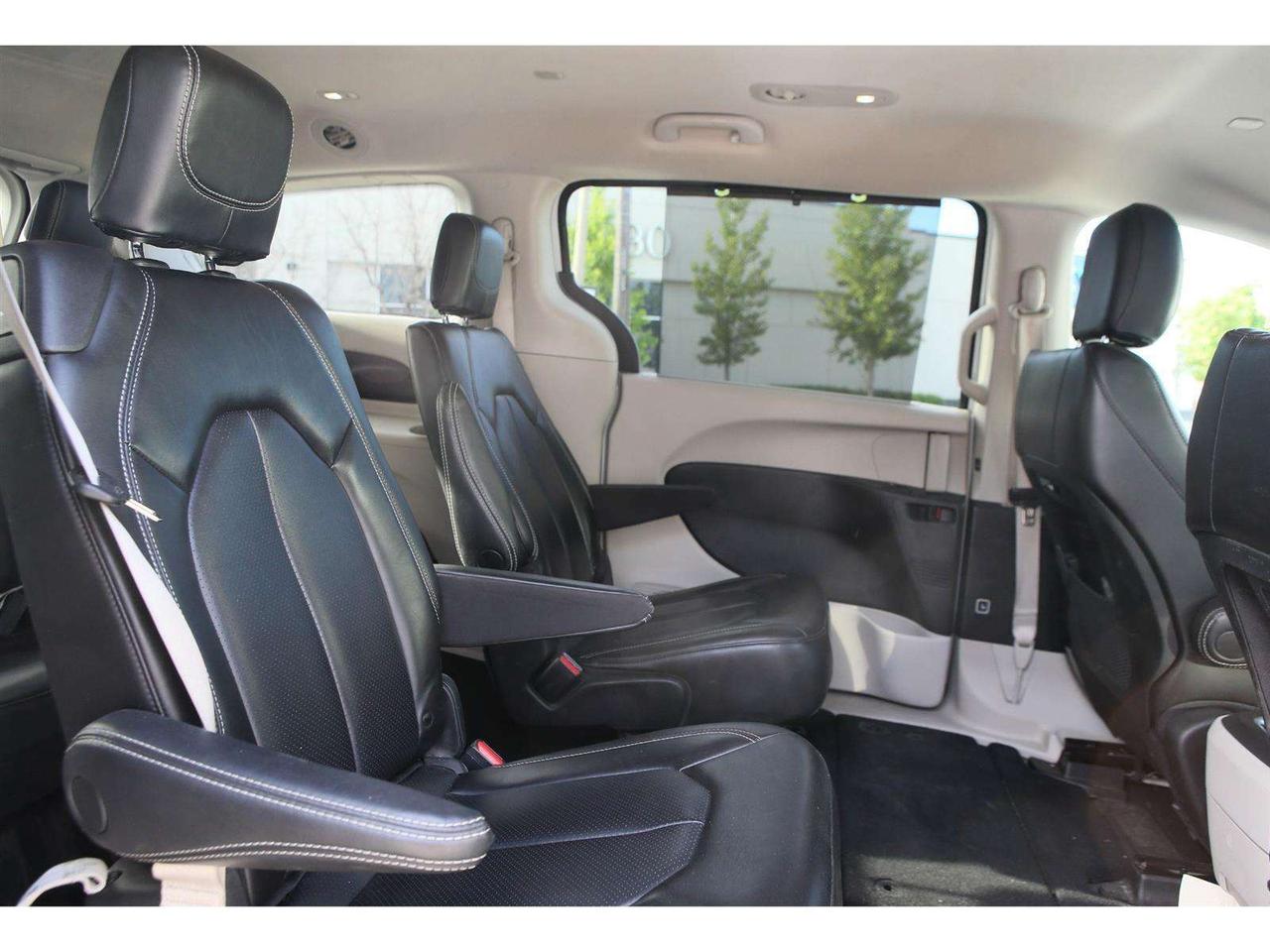 2023 Chrysler Pacifica TOURING L AWD Photo