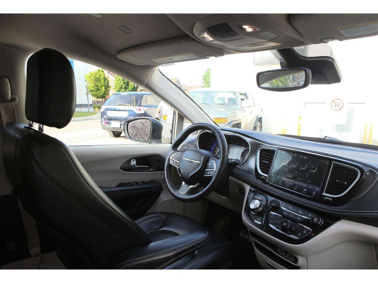 2023 Chrysler Pacifica TOURING L AWD Photo
