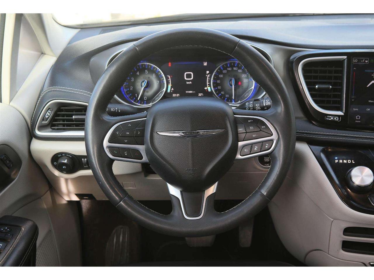 2023 Chrysler Pacifica TOURING L AWD Photo