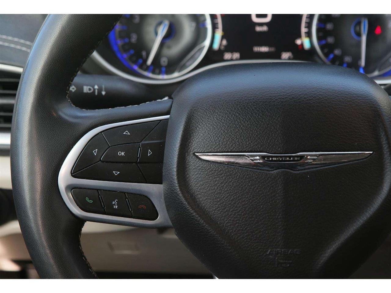 2023 Chrysler Pacifica TOURING L AWD Photo