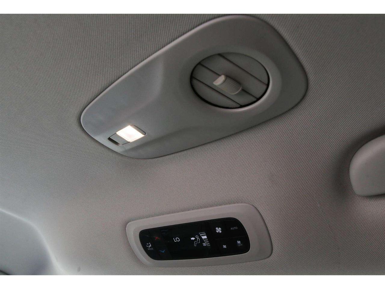2023 Chrysler Pacifica TOURING L AWD Photo