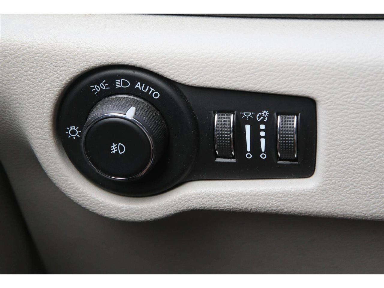 2023 Chrysler Pacifica TOURING L AWD Photo
