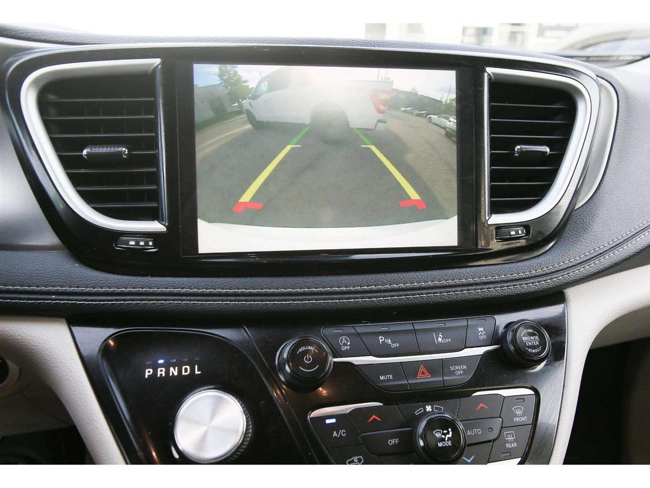 2023 Chrysler Pacifica TOURING L AWD Photo
