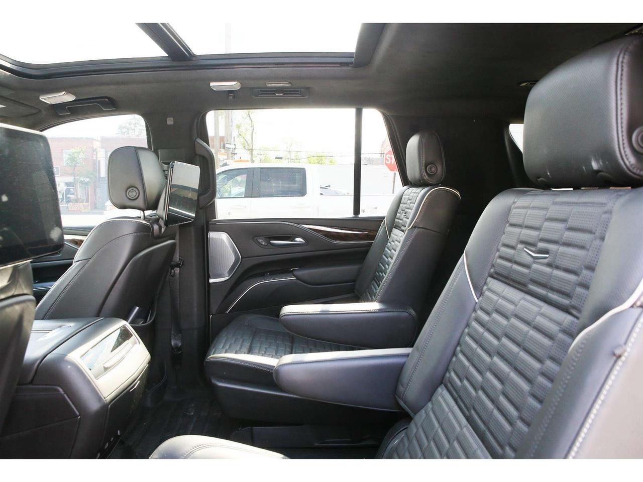 2022 Cadillac Escalade Sport Platinum AWD   Super Cruise   6.2L V8   Hand Photo