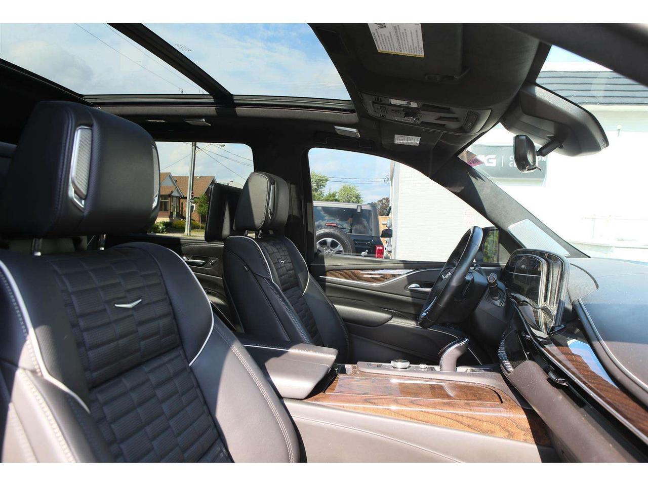 2022 Cadillac Escalade Sport Platinum AWD   Super Cruise   6.2L V8   Hand Photo