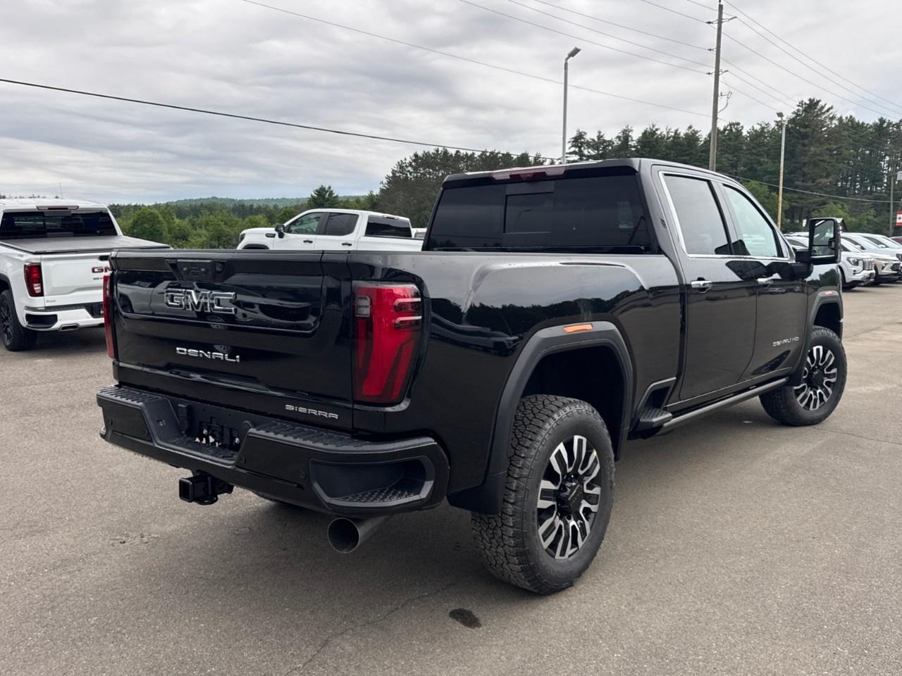 2026 GMC SIERRA 2500HD Crew Cab Standard Box 4-Wheel Drive Denali Ultimate Photo4