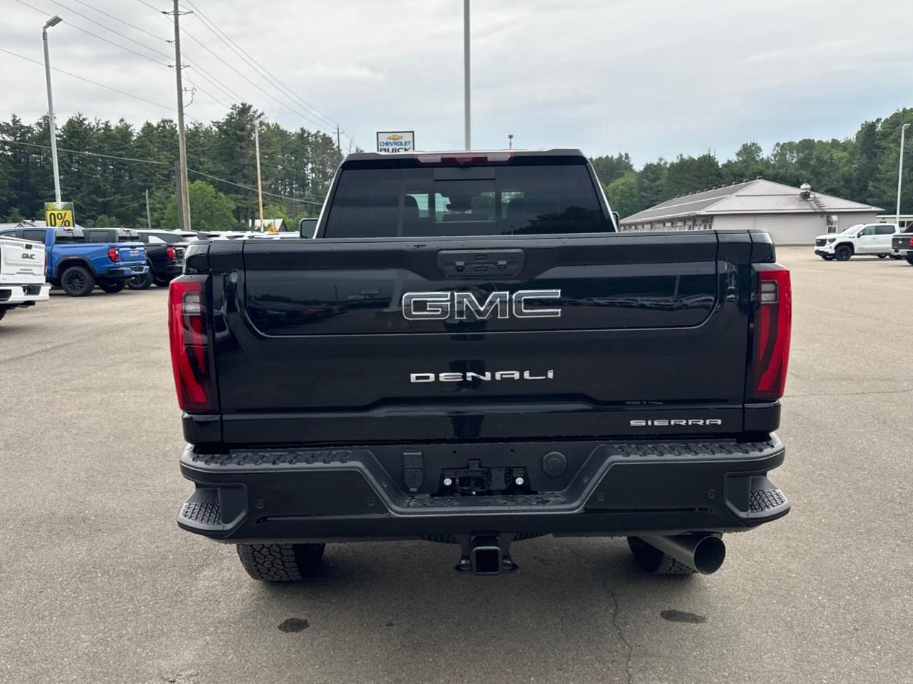 2026 GMC SIERRA 2500HD Crew Cab Standard Box 4-Wheel Drive Denali Ultimate Photo