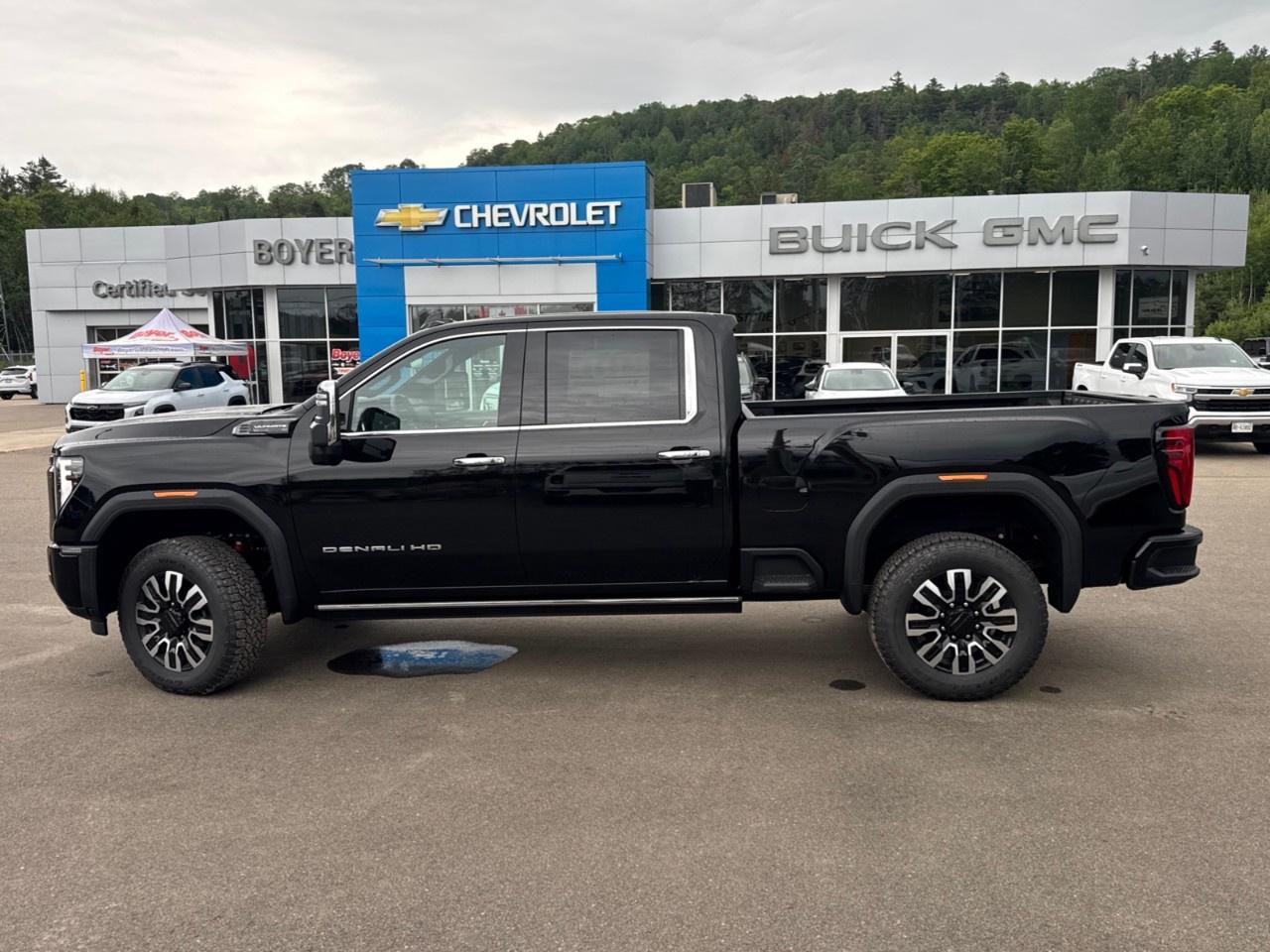 2026 GMC SIERRA 2500HD Crew Cab Standard Box 4-Wheel Drive Denali Ultimate Photo