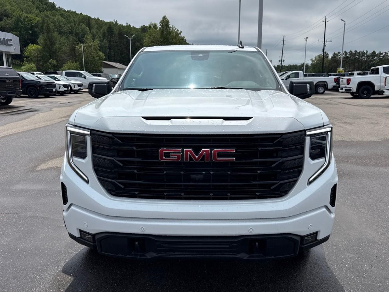 2026 GMC Sierra 1500 Crew Cab Short Box 4-Wheel Drive Elevation Photo5