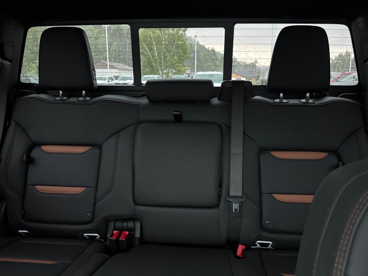 2026 GMC SIERRA 2500HD Crew Cab Standard Box 4-Wheel Drive AT4 Photo