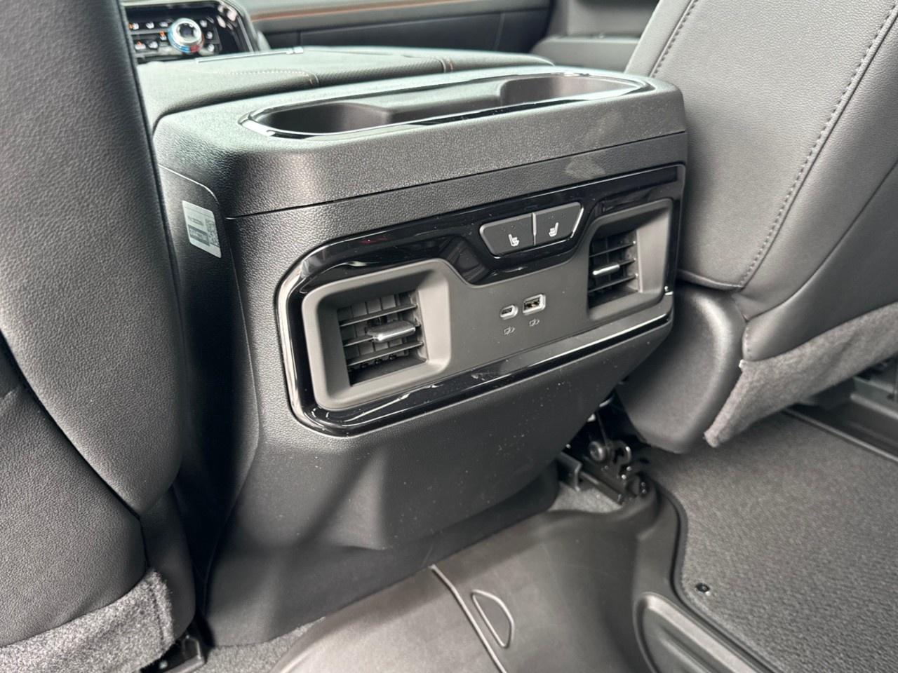 2026 GMC SIERRA 2500HD Crew Cab Standard Box 4-Wheel Drive AT4 Photo