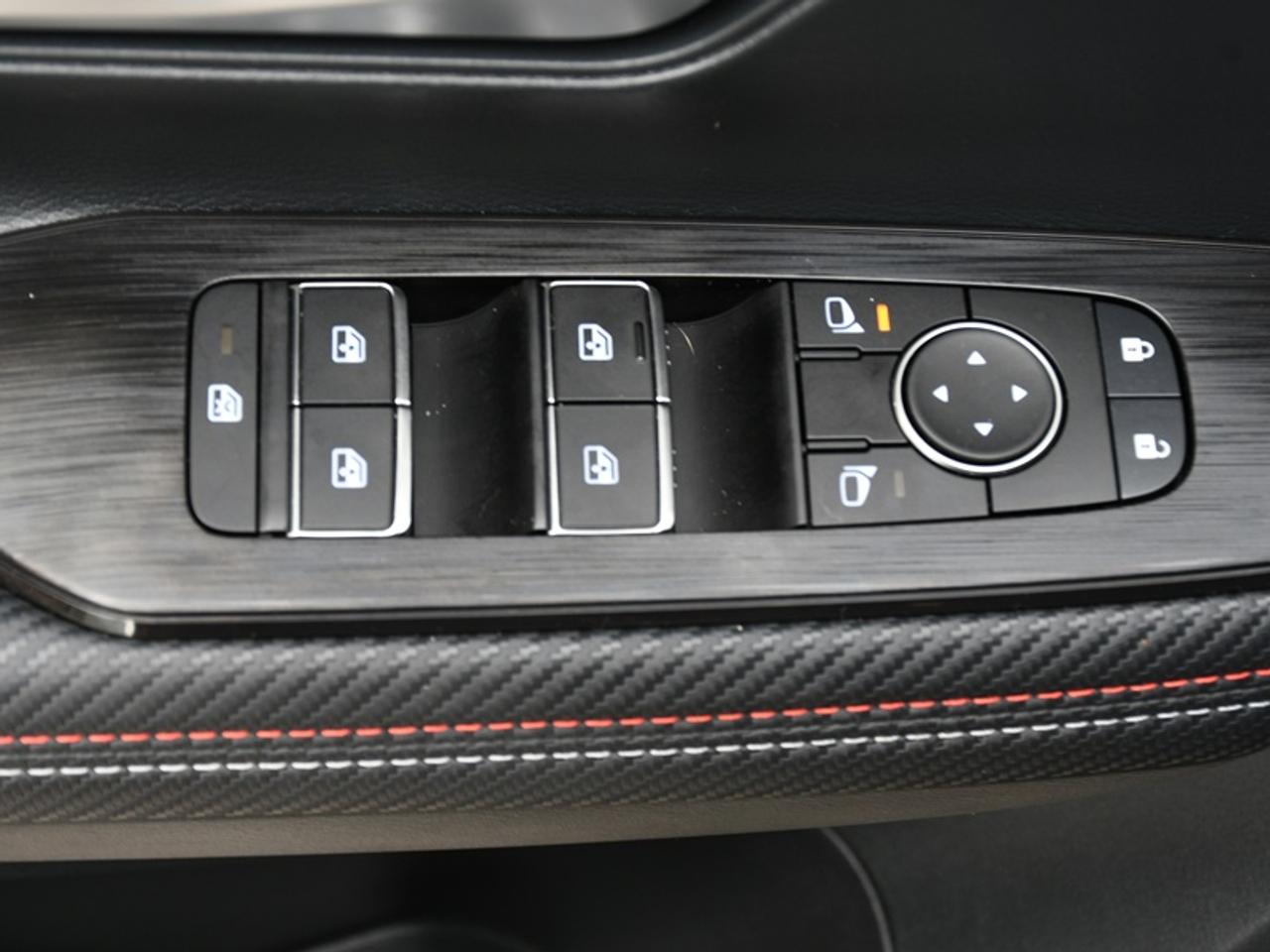 2025 Nissan Kicks SR Premium   Roof   Adaptive Cruise   360 Cam   CarPlay   Android Auto Photo