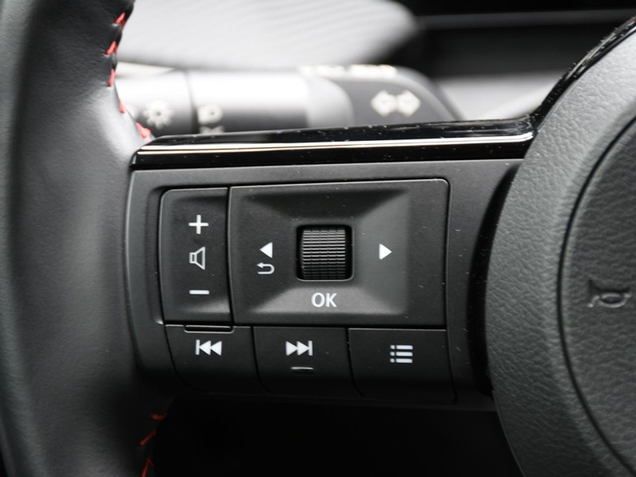 2025 Nissan Kicks SR Premium   Roof   Adaptive Cruise   360 Cam   CarPlay   Android Auto Photo