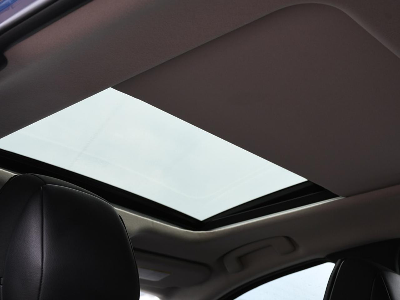 2025 Nissan Kicks SR Premium   Roof   Adaptive Cruise   360 Cam   CarPlay   Android Auto Photo