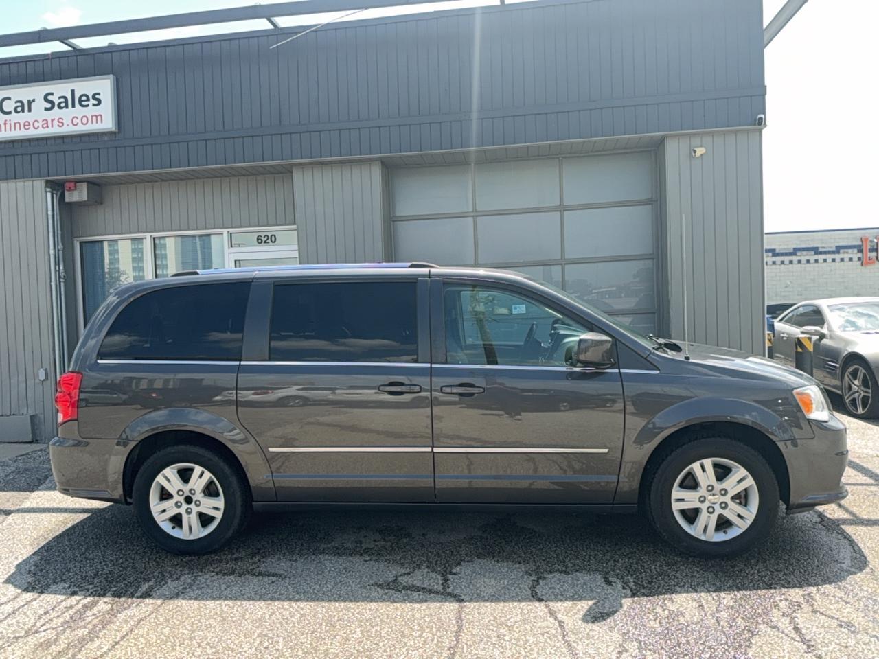 2016 Dodge Grand Caravan Crew Plus - Photo #2