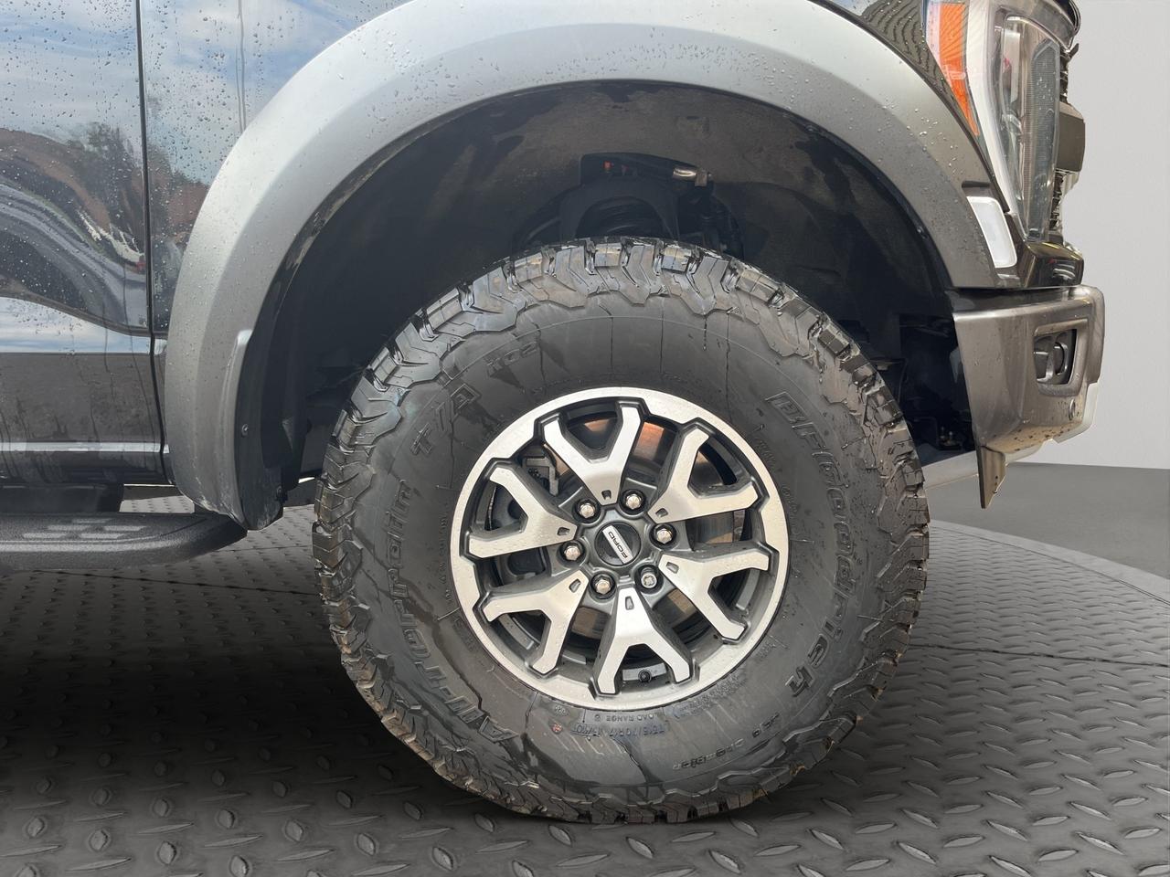 2023 Ford F-150 Raptor | Twin-turbo 3.5-liter EcoBoost V6 w/450hp | Fox Shocks | 5-Link Rear Suspension Photo5