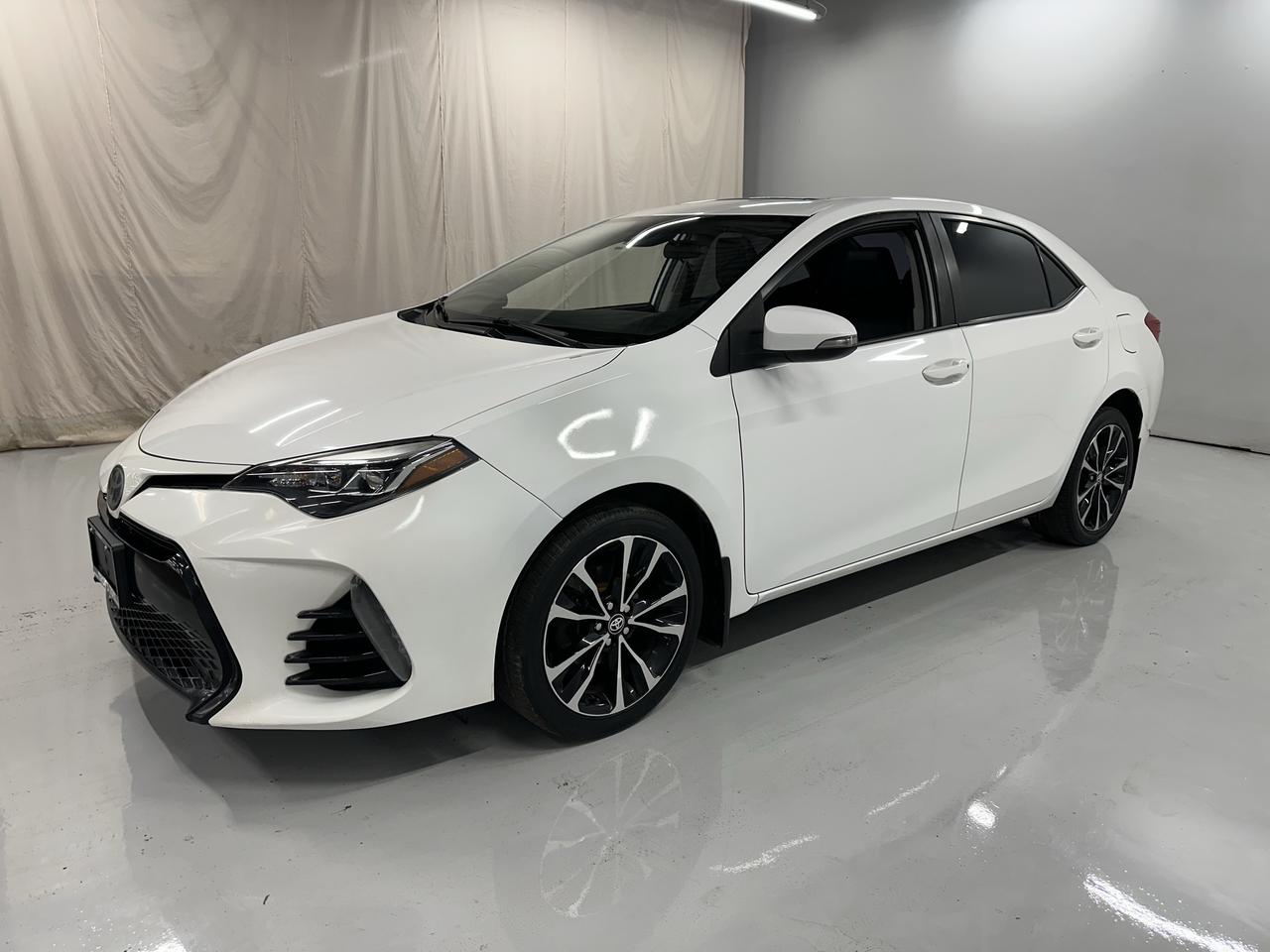 2017 Toyota Corolla SE Photo3
