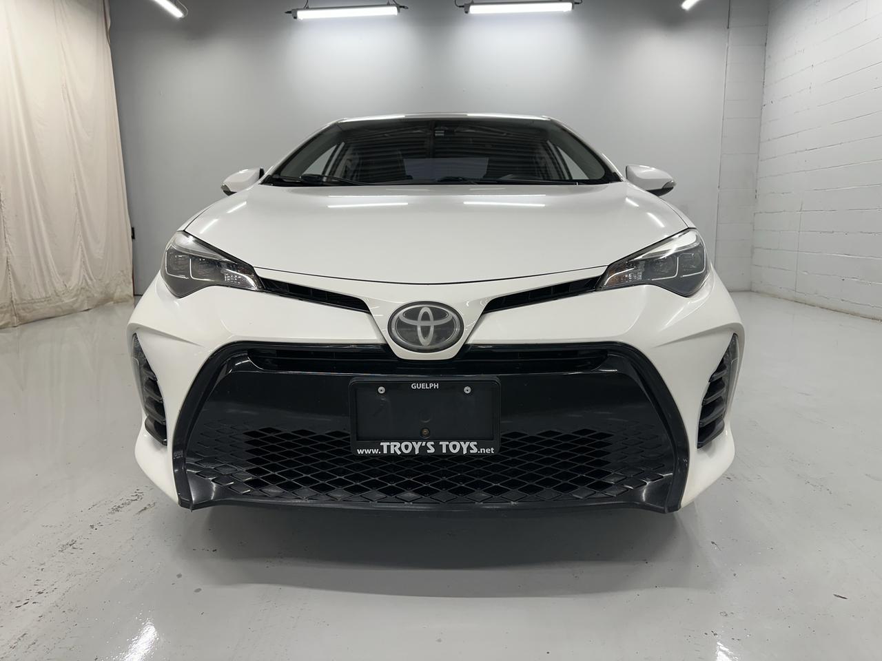 2017 Toyota Corolla SE Photo2