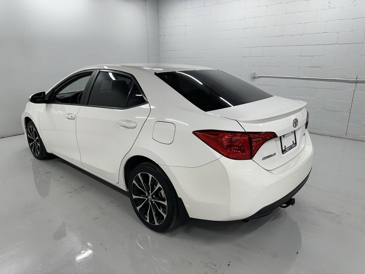 2017 Toyota Corolla SE Photo4