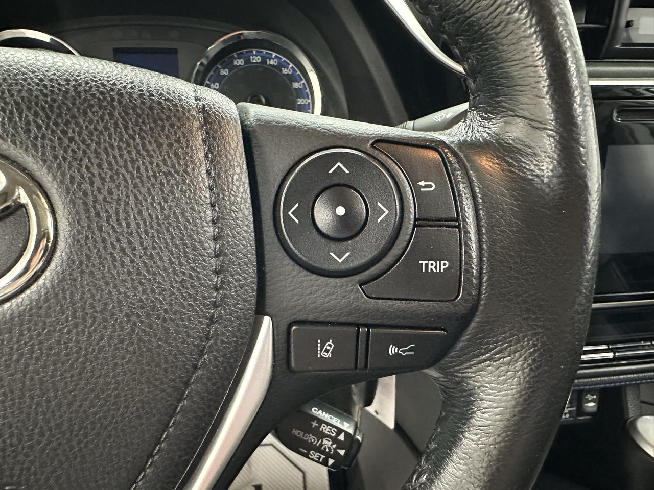 2017 Toyota Corolla SE Photo15