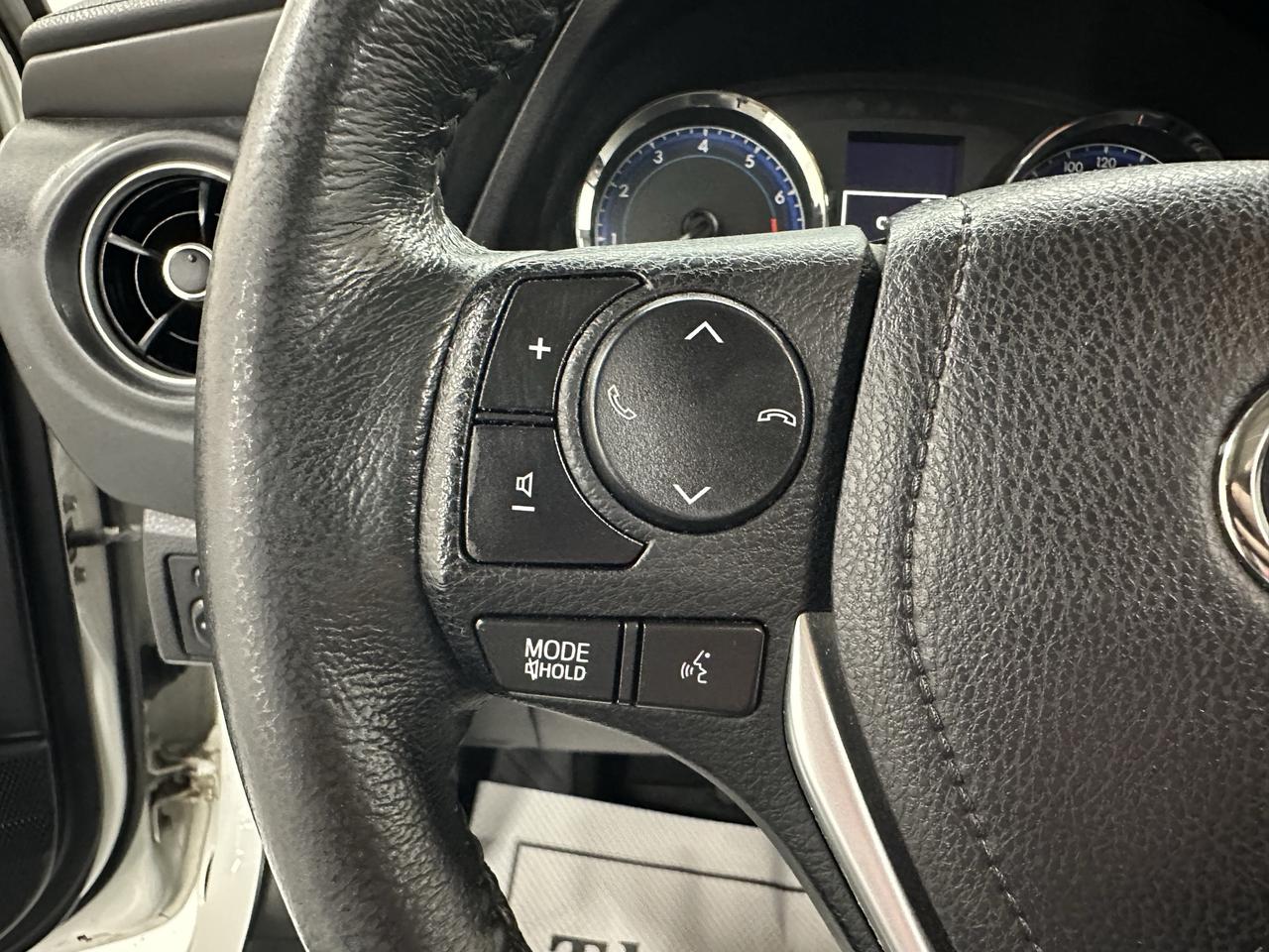 2017 Toyota Corolla SE Photo33