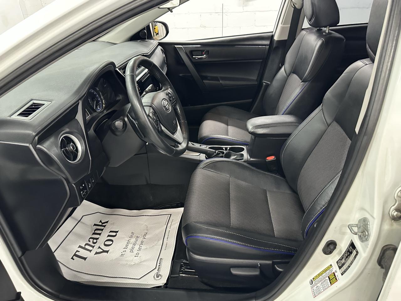 2017 Toyota Corolla SE Photo8