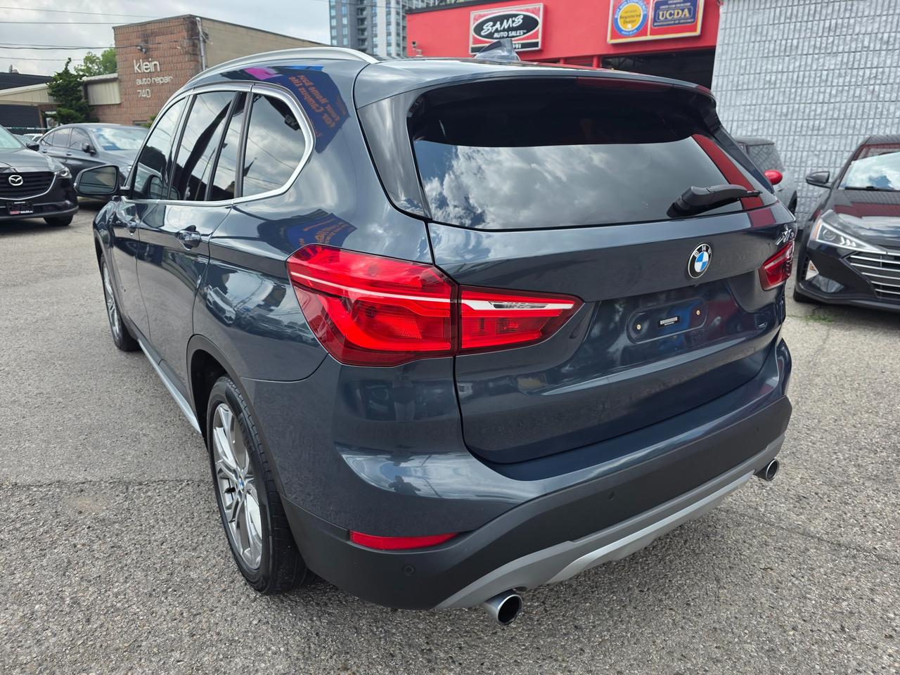 2018 BMW X1 xDrive28i Photo3