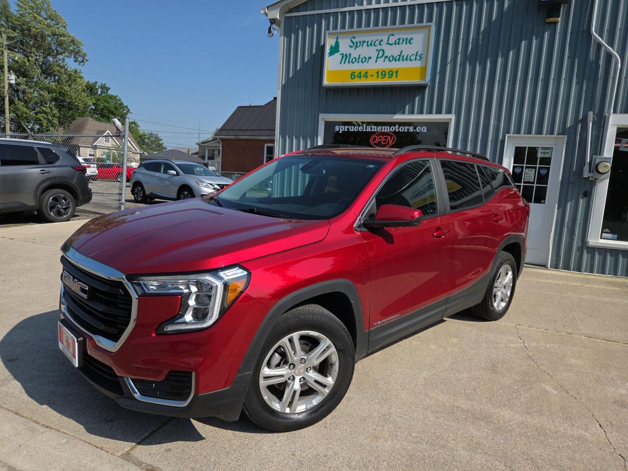 <html>
<p>** POWER&nbsp; GATE * REMOTE&nbsp; START **</p>
<p>1.5L.- TURBO.,&nbsp; A.W.D.,&nbsp; HEATED&nbsp; CLOTH&nbsp; SEATS,&nbsp; REMOTE&nbsp; START,&nbsp; POWER&nbsp; LIFTGATE,&nbsp; REAR&nbsp; CAMERA,&nbsp; POWER&nbsp; SEAT,&nbsp; BLUETOOTH&nbsp; MEDIA / APPLE / ANDROID&nbsp; AUTO.,&nbsp; ALL&nbsp; WEATHER&nbsp; MATS.&nbsp; LEASE&nbsp; RETURN&nbsp; FROM&nbsp; G.M. CANADA.&nbsp; CLEAN&nbsp; AND&nbsp; ACCIDENT&nbsp; FREE.&nbsp; REAL&nbsp; SHARP&nbsp; S.U.V.!</p>
</html>
