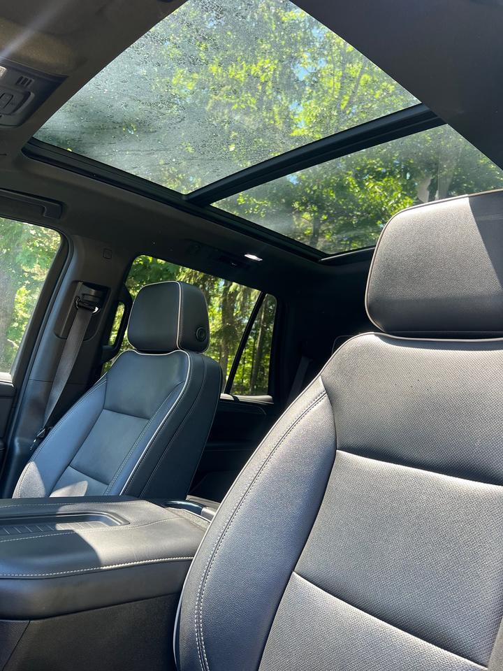 2022 GMC Yukon SLT Luxury Photo3