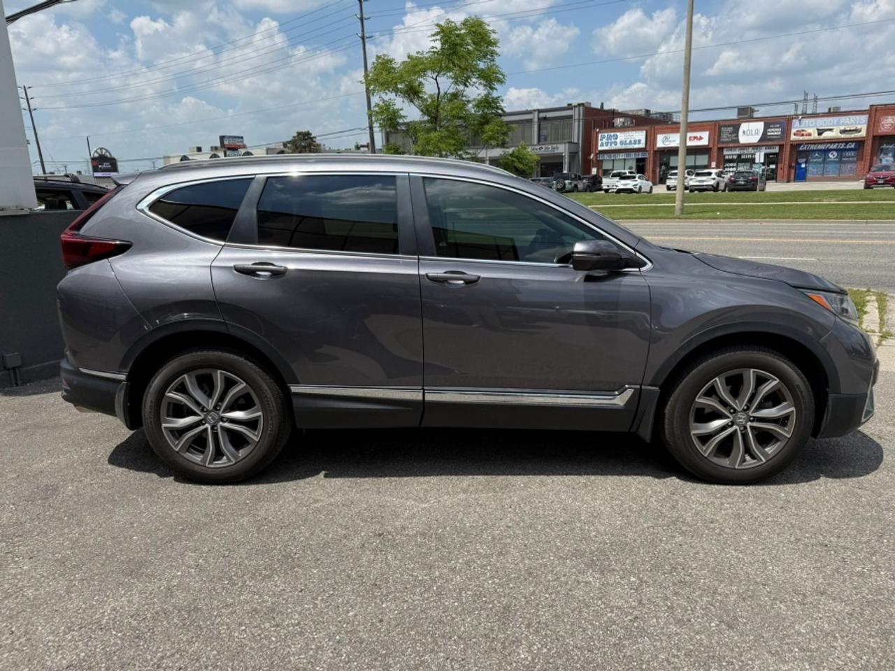 2022 Honda CR-V TOURING AWD **LOW MILEAGE** /LEATHER /SUNROOF /NAV Photo