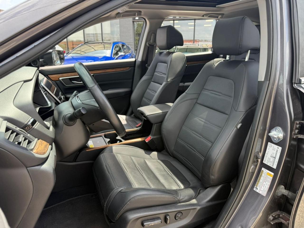 2022 Honda CR-V TOURING AWD **LOW MILEAGE** /LEATHER /SUNROOF /NAV Photo