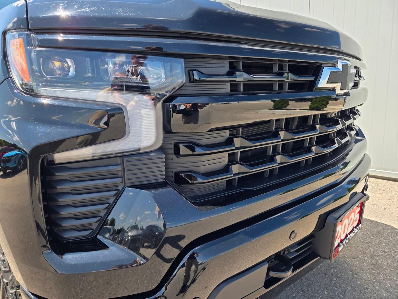 2025 Chevrolet Silverado 1500 Crew Cab Short Box 4-Wheel Drive LT Trail Boss Photo1