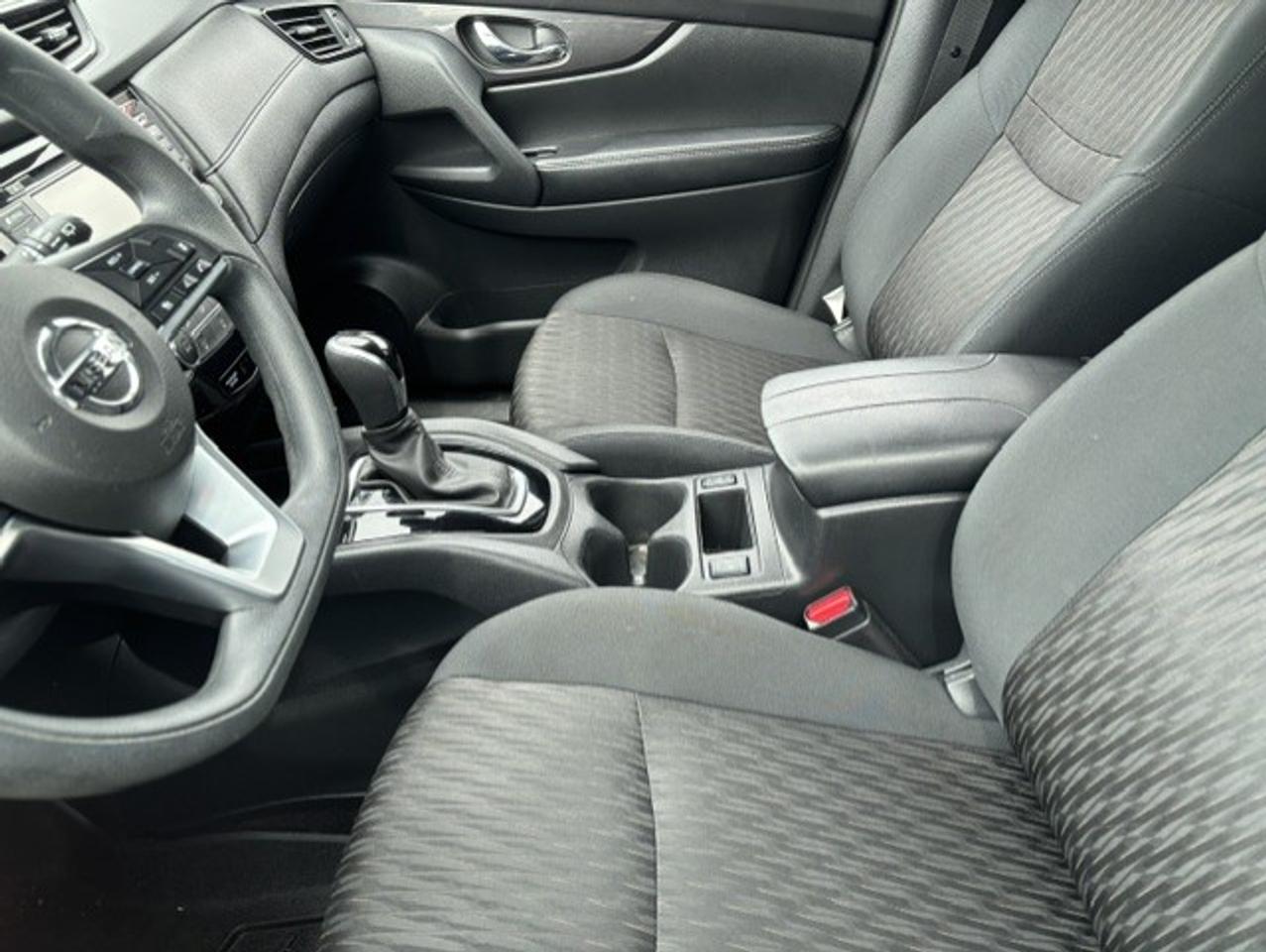 2020 Nissan Rogue AWD SV - Photo #5