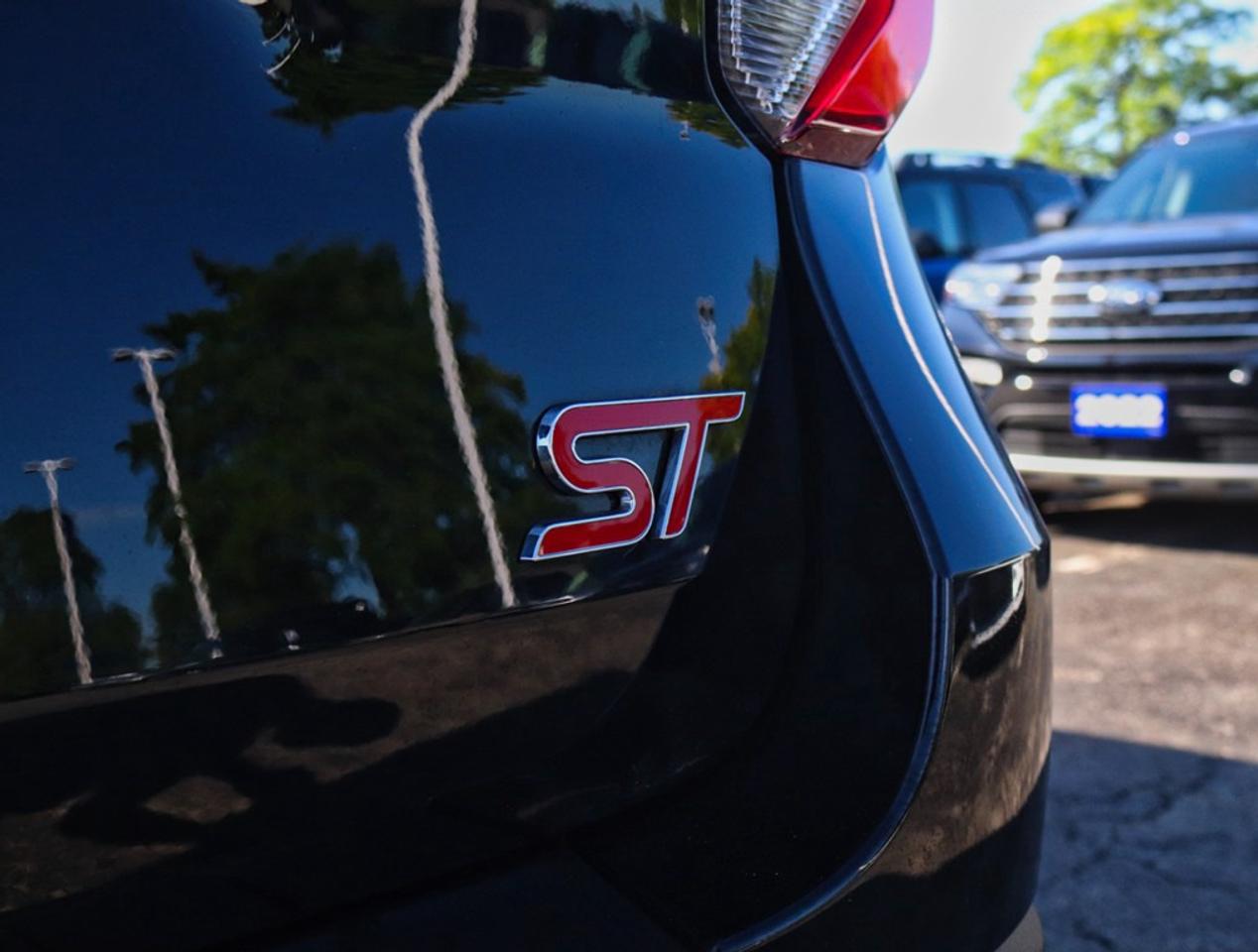 2023 Ford Explorer ST | 4WD | 3.0L | ROOF | TECH PKG | 360 | 21s Photo