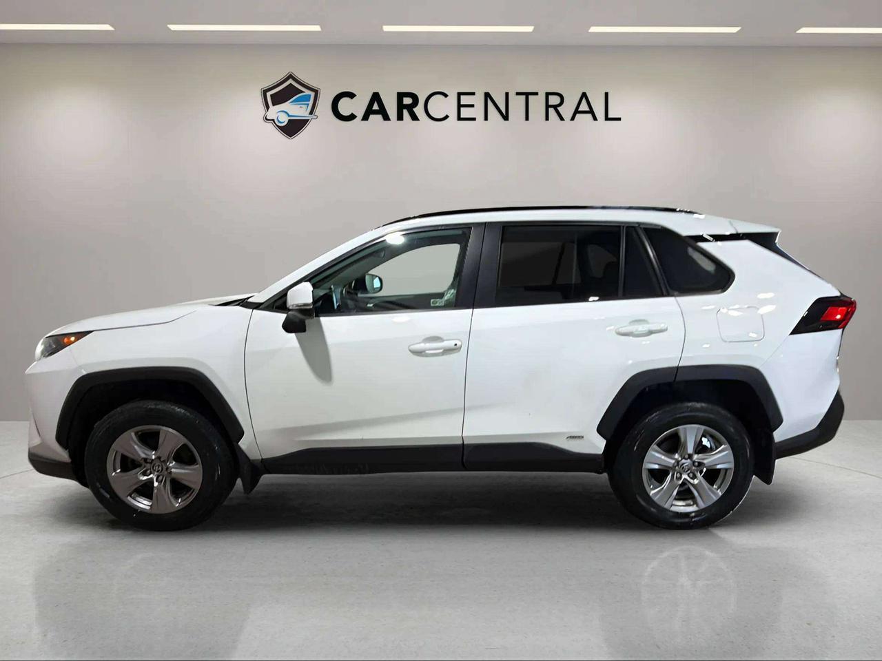 2023 Toyota RAV4 LE HYBRID | AWD | HEATED SEATS | CARPLAY | Photo5