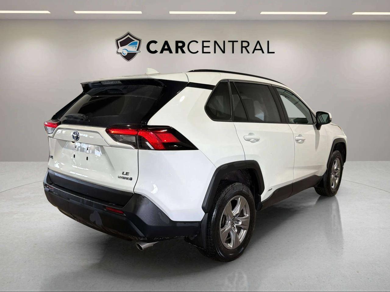 2023 Toyota RAV4 LE HYBRID | AWD | HEATED SEATS | CARPLAY | Photo
