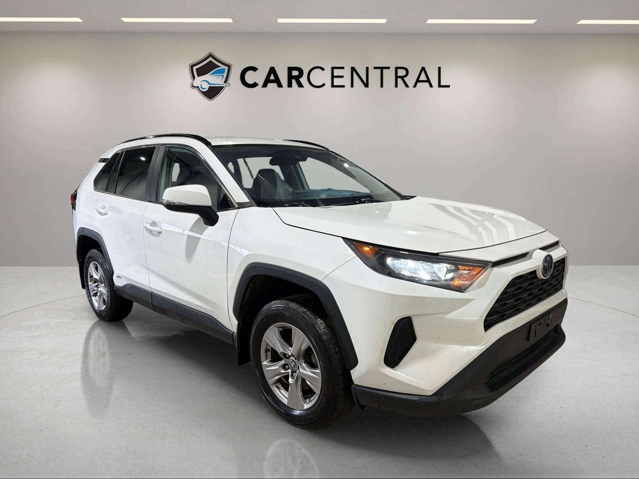 2023 Toyota RAV4 LE HYBRID | AWD | HEATED SEATS | CARPLAY | Photo