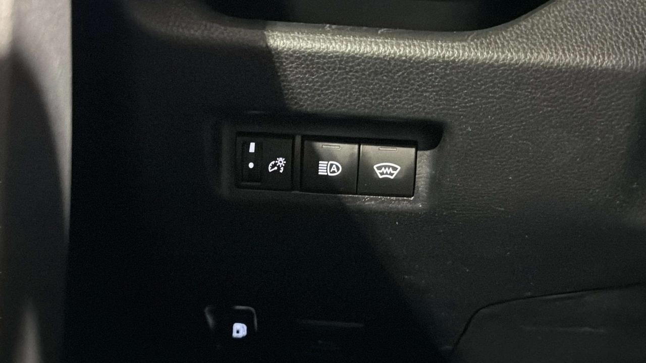 2023 Toyota RAV4 LE HYBRID | AWD | HEATED SEATS | CARPLAY | Photo