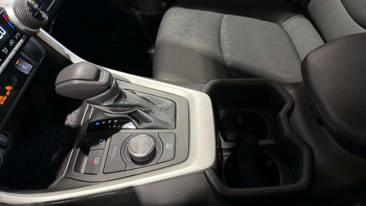 2023 Toyota RAV4 LE HYBRID | AWD | HEATED SEATS | CARPLAY | Photo