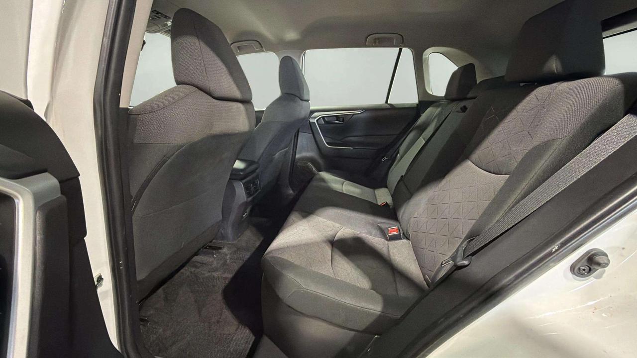 2023 Toyota RAV4 LE HYBRID | AWD | HEATED SEATS | CARPLAY | Photo